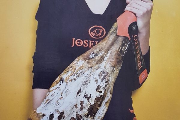 Míchání krémů podle individuální pleti aneb Trendy Jaro a Léto 2019 plus ochutnávka šunky Joselito